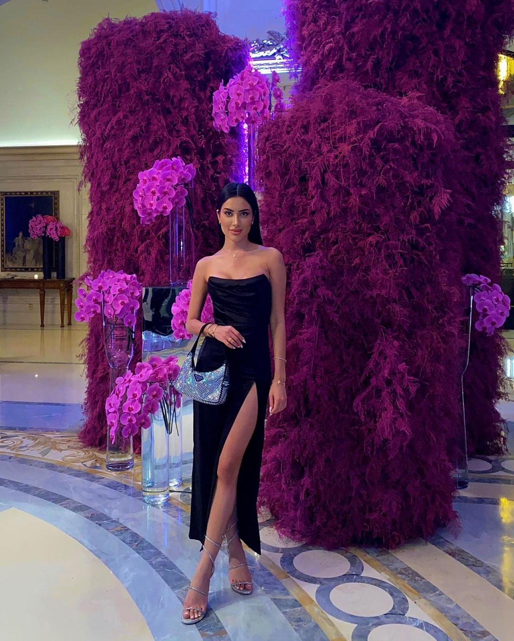 Escort - KARINA - Ibiza Tops